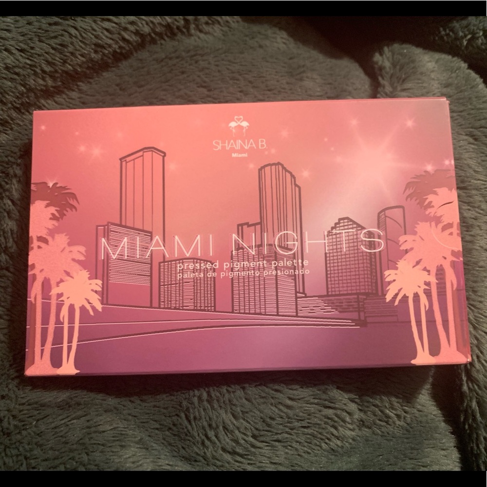 Shaina B eyeshadow palette
